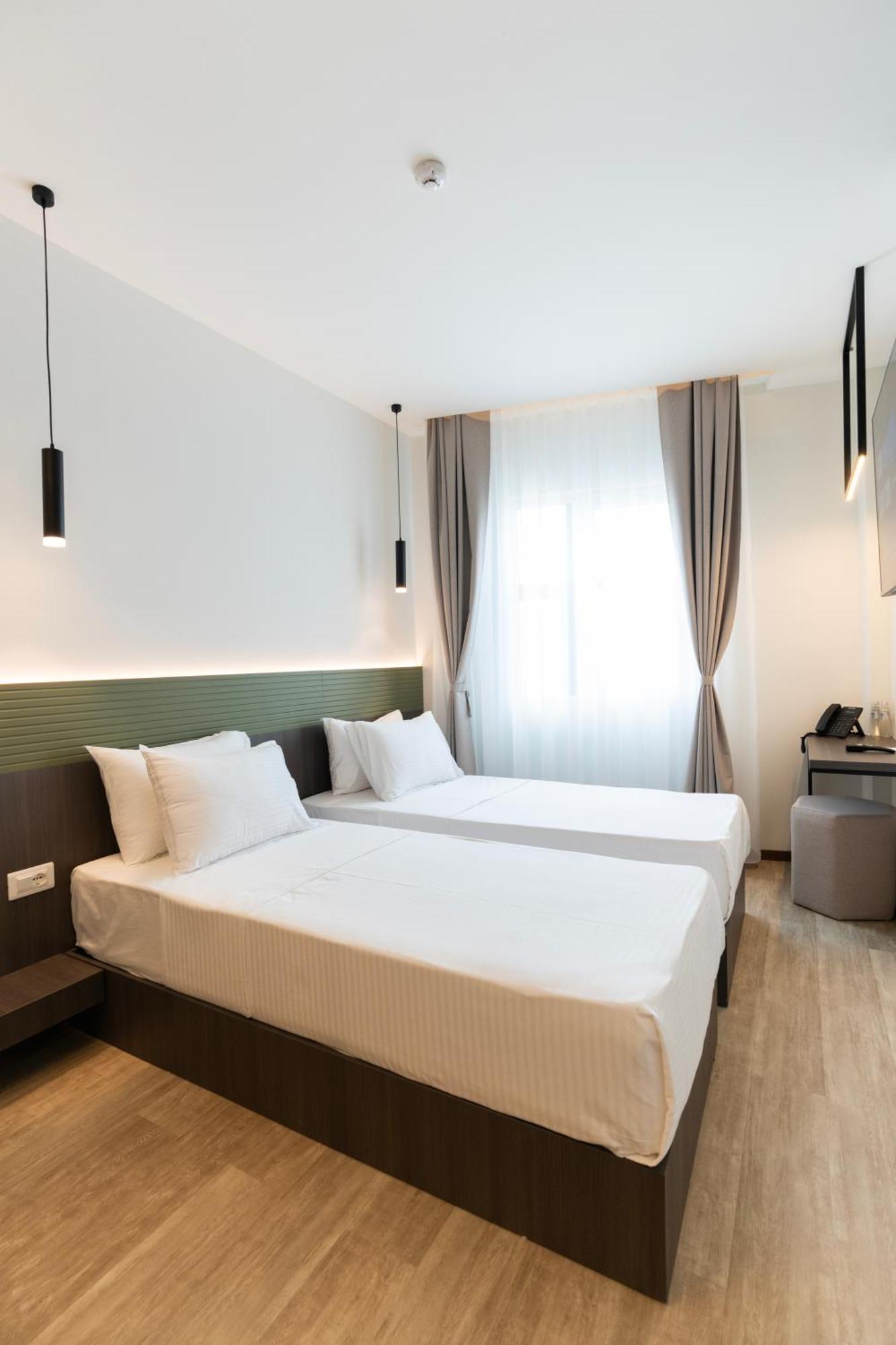 Star Hill Hotel พริสตีนา ภายนอก รูปภาพ