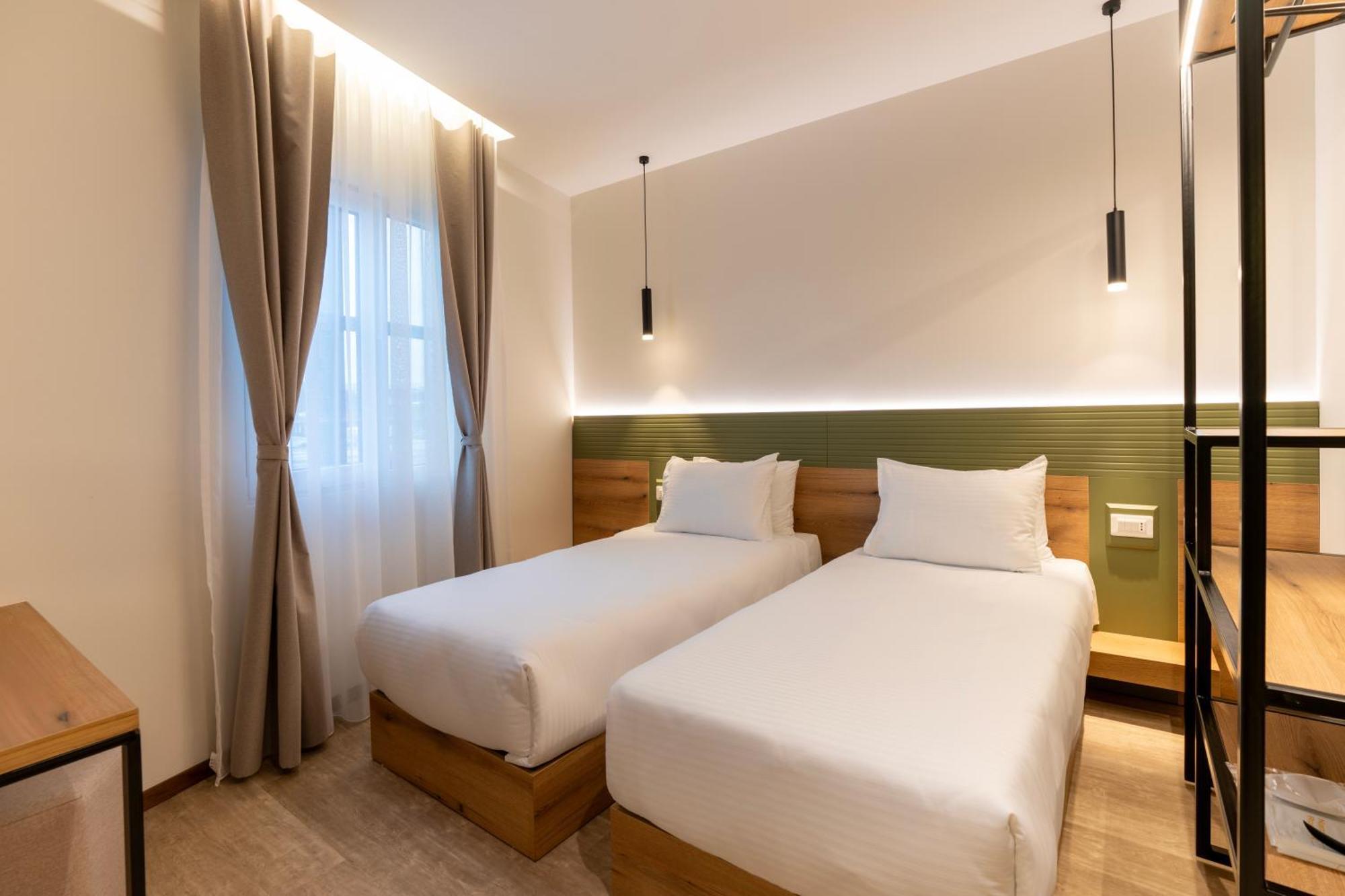 Star Hill Hotel พริสตีนา ภายนอก รูปภาพ