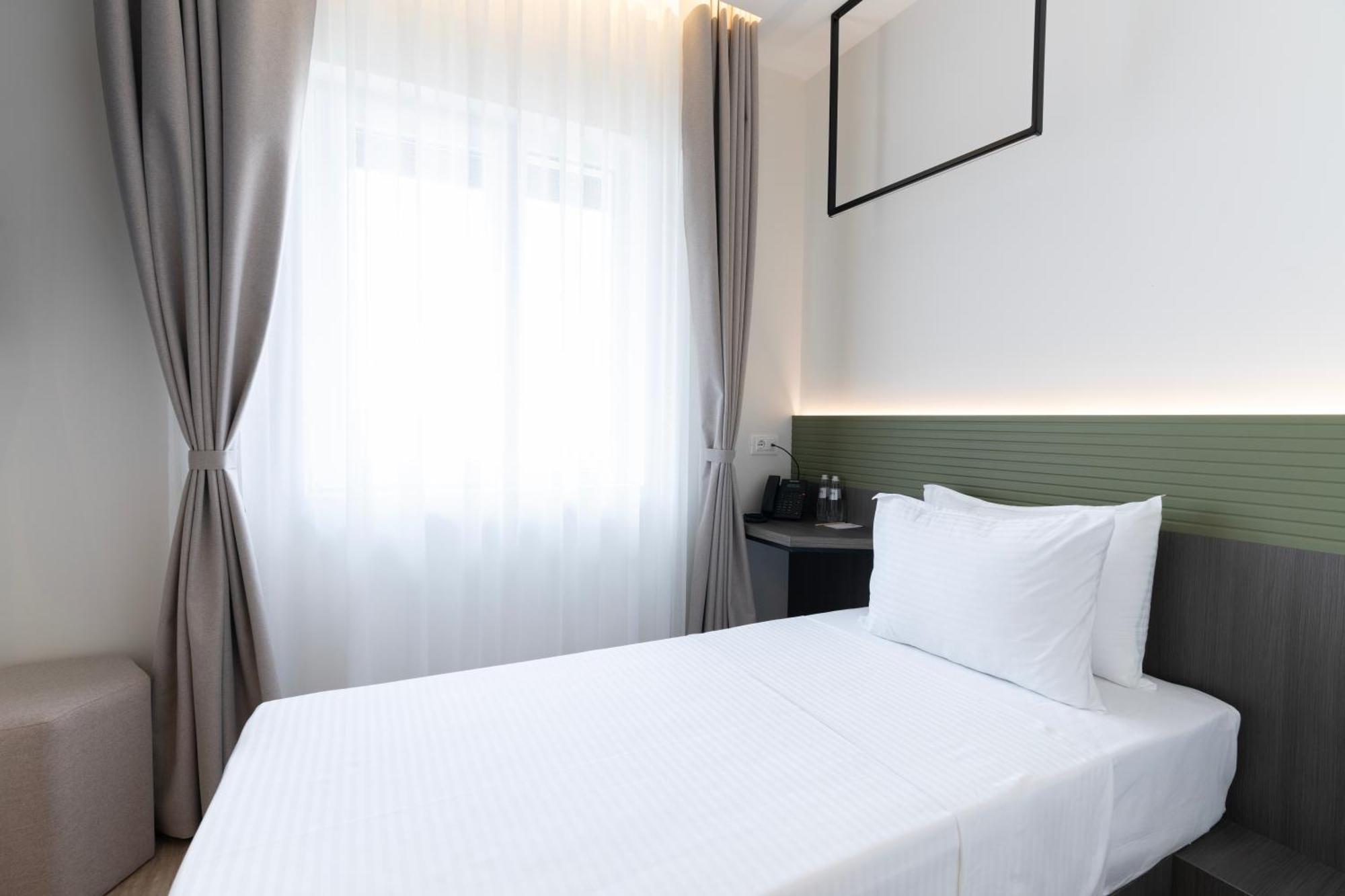 Star Hill Hotel พริสตีนา ภายนอก รูปภาพ