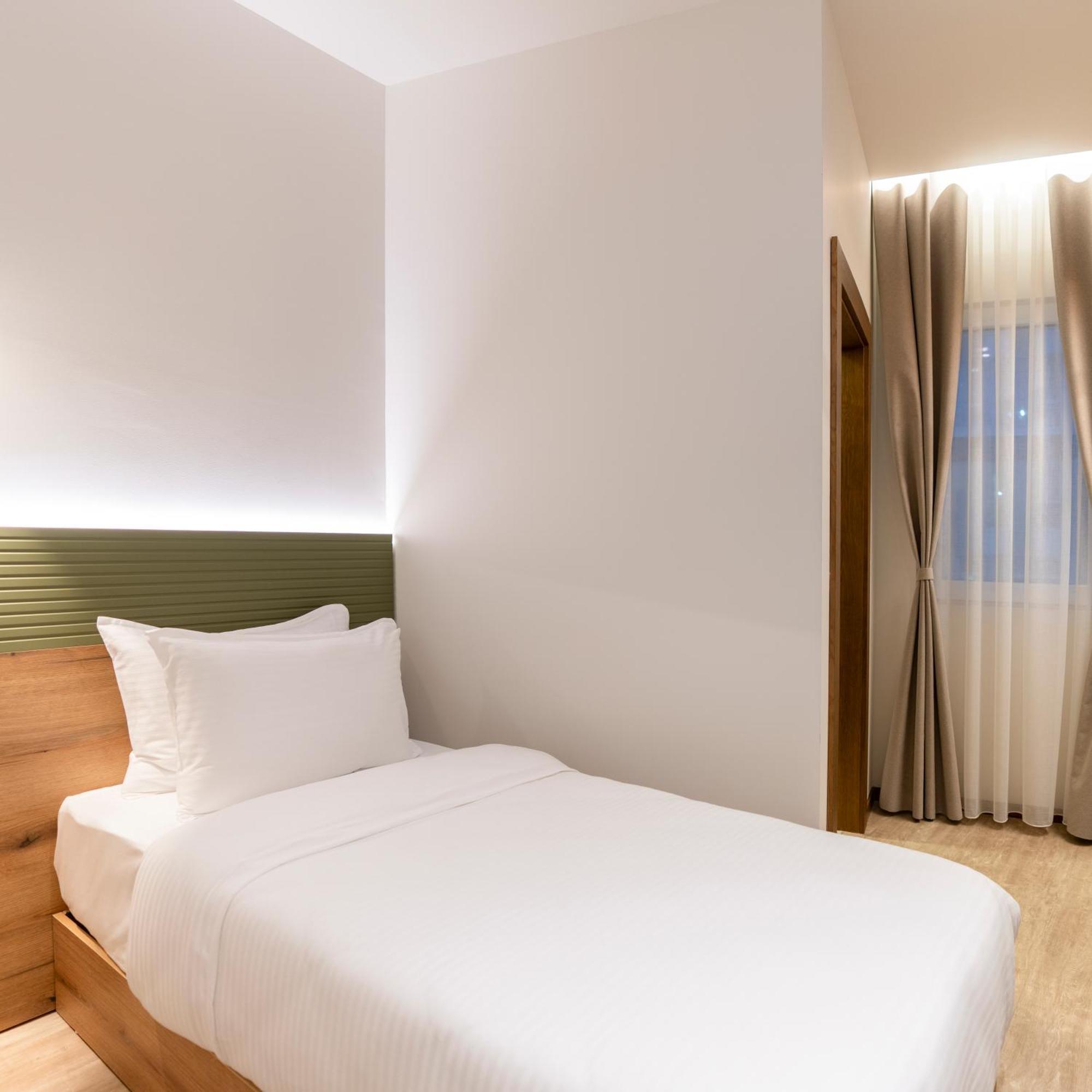 Star Hill Hotel พริสตีนา ภายนอก รูปภาพ