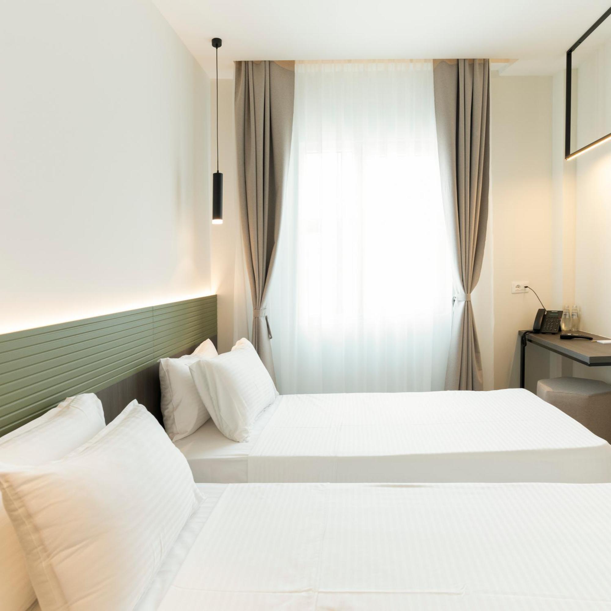 Star Hill Hotel พริสตีนา ภายนอก รูปภาพ